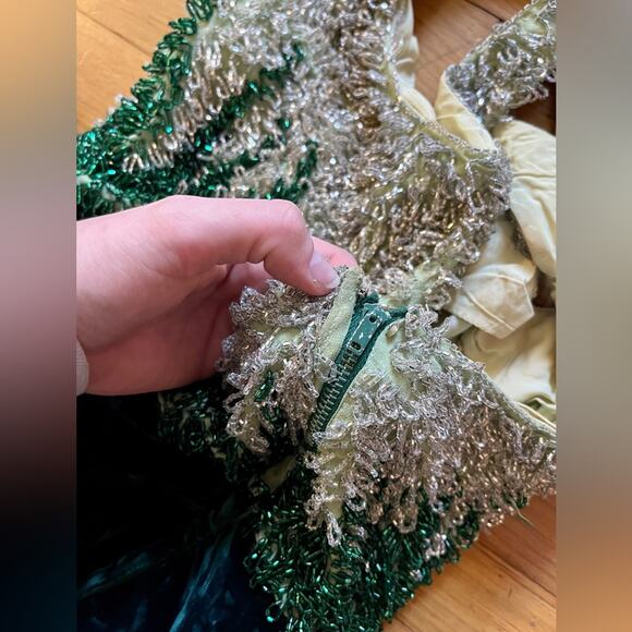 60s Vintage Green Velvet Wiggle Dress with Beaded Bodice - Picture 9 of 12